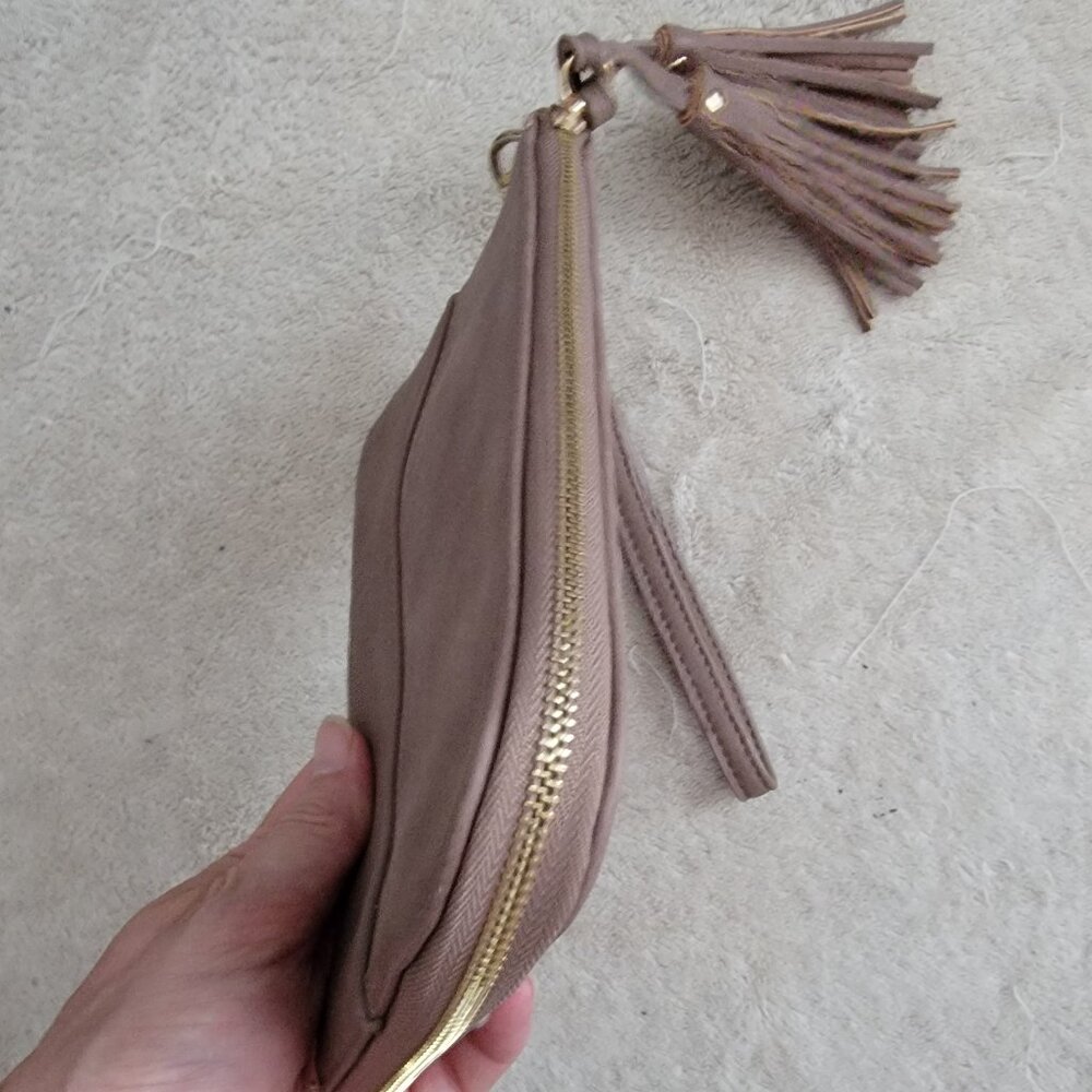 Antik Kraft Tasseled Wristlet Zip Around Mauve/Blush Vegan Leather - Picture 3 of 14